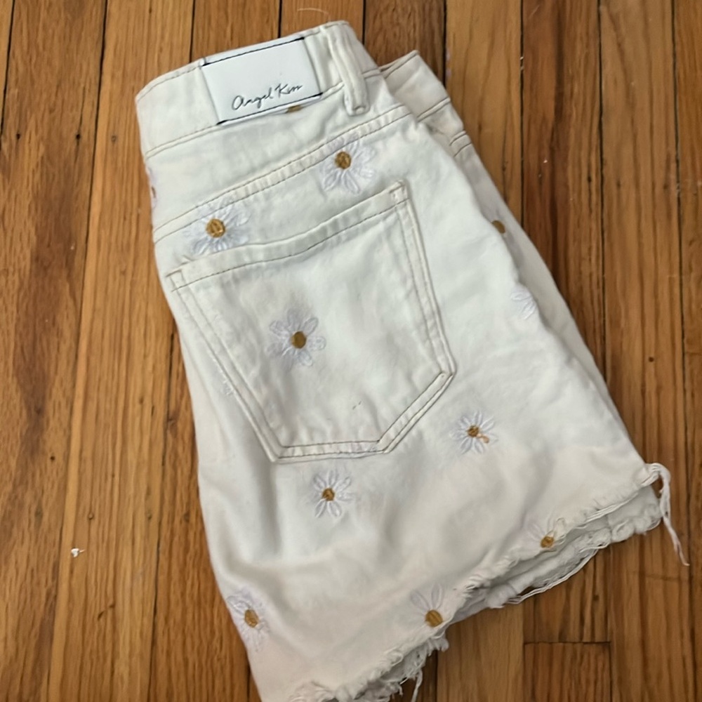 Adorable sunflower denim shorts, off white high rise